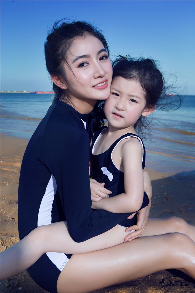 亲子全家福  